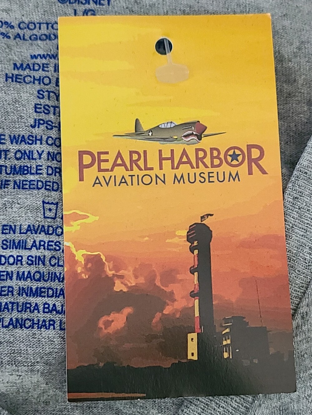 Disney Pearl Harbor Aviation Museum Gray Graphic B-17 Swamp Ghost V-Neck T Large - Picture 4 of 6